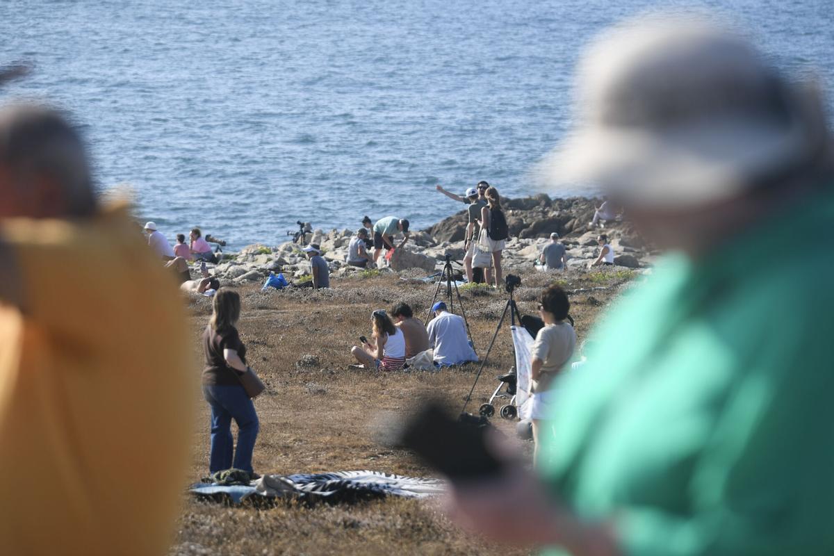 Cientos de curiosos se acercaron a ver un evento astronómico único en Punta Herminia Cientos de curiosos se acercaron a ver un evento astronómico único en Punta Herminia