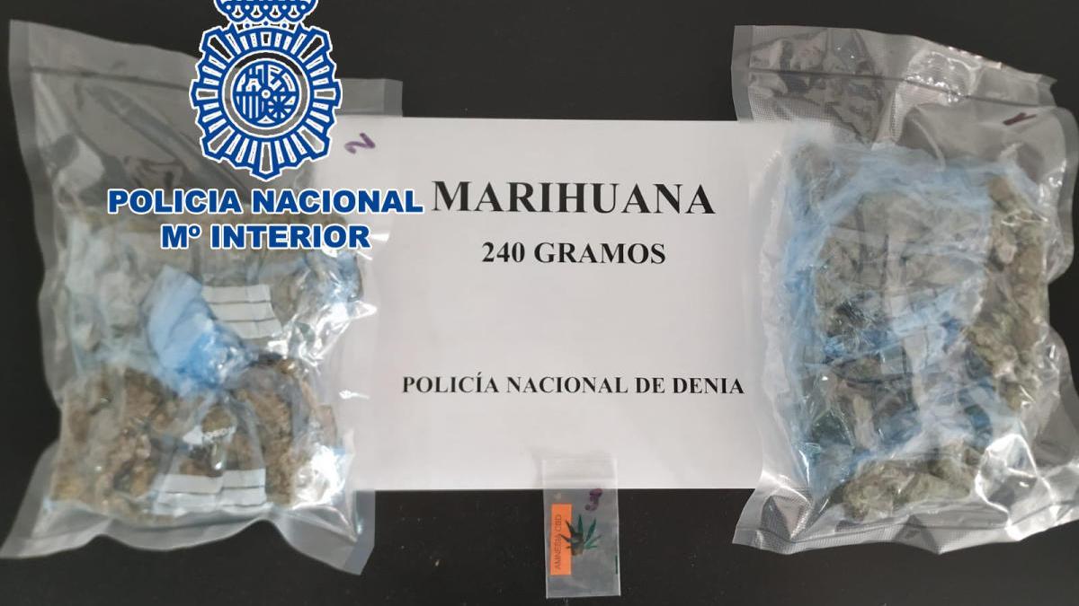 Arrestado en Dénia al llevar marihuana escondida en el coche