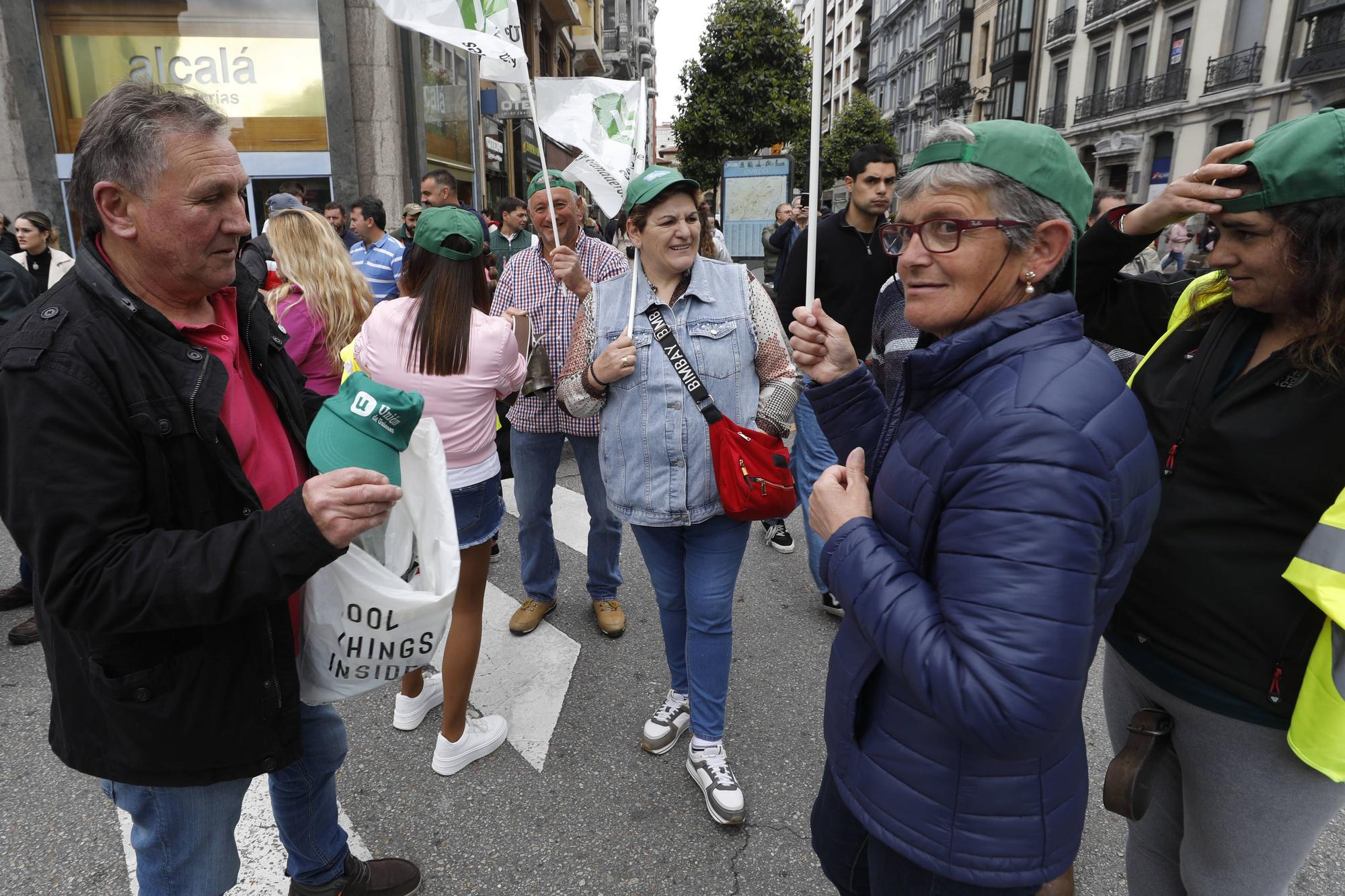 EN IMÁGENES: Así fue la tractorada de protesta del campo asturiano en Oviedo