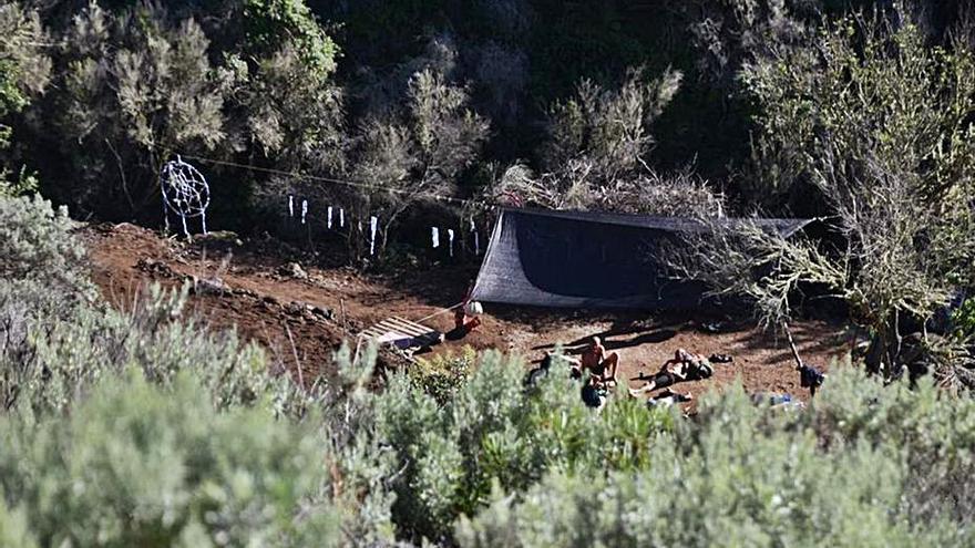 Investigan una comuna hippie como causante de los destrozos arqueológicos.