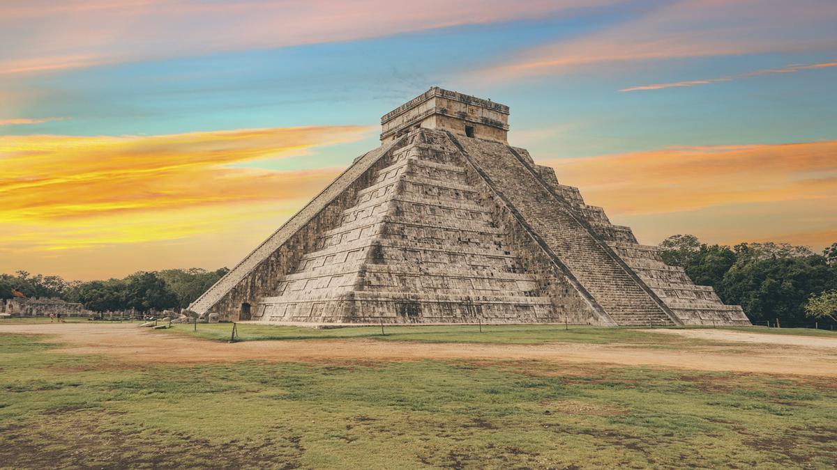 Camino de Chichen Itzá, una de las siete maravillas del mundo moderno