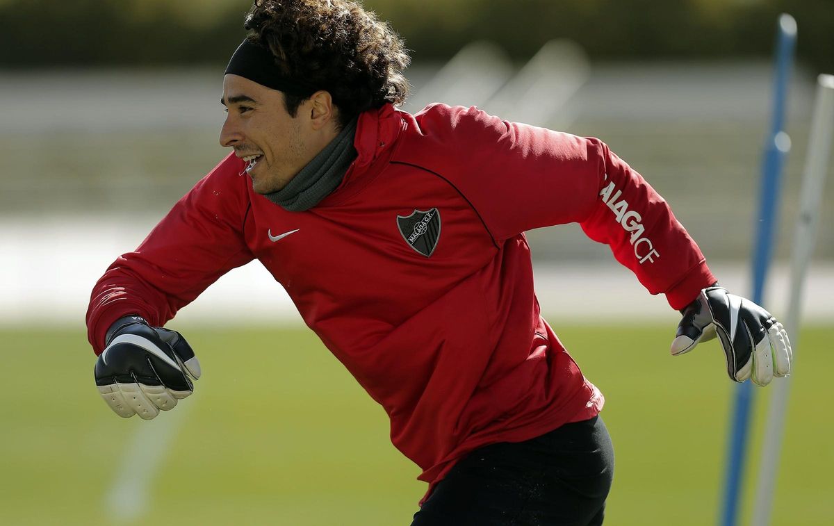 Guillermo Ochoa, portero internacional con México.