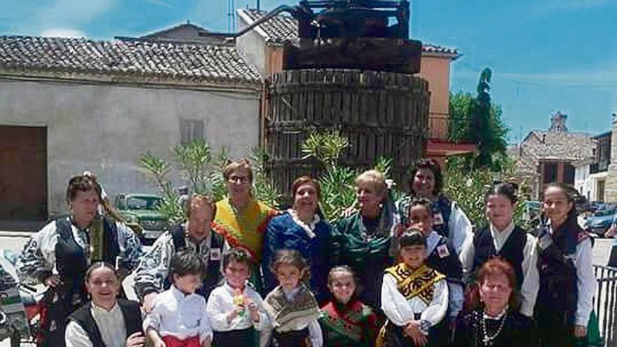 Integrantes del grupo Vacceos posan en una foto de familia. Imagen