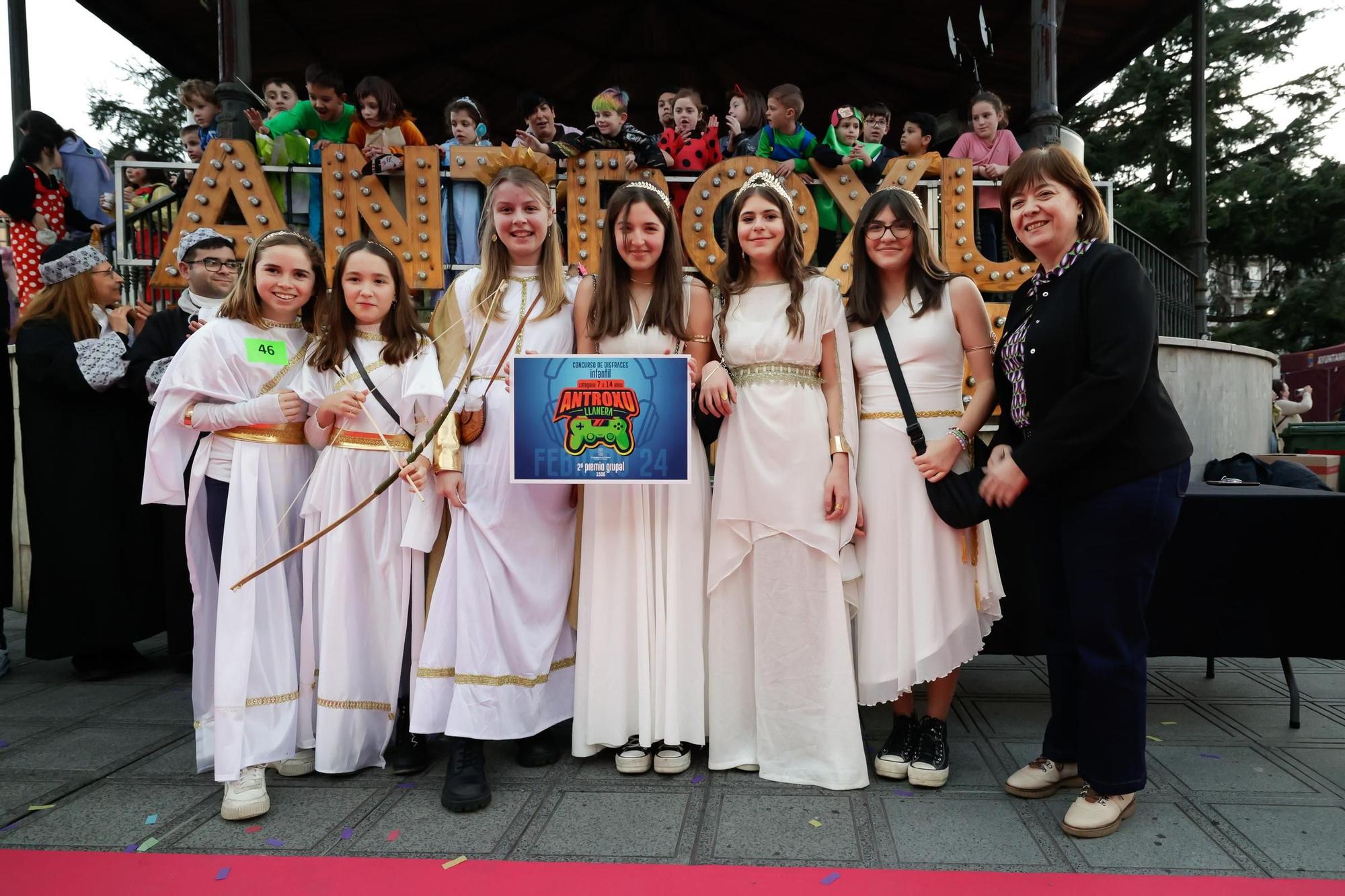 "Queen", los "Angry páxaros" o "Llanera Bros", estrellas carnavaleras en Posada