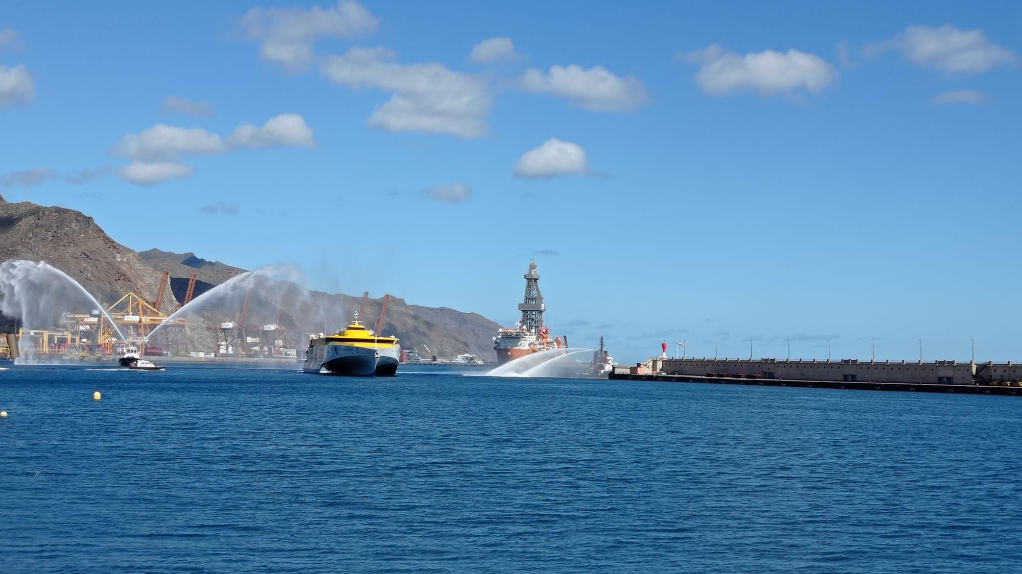 El Bañaderos Express llegando a Santa Cruz de Tenerife.