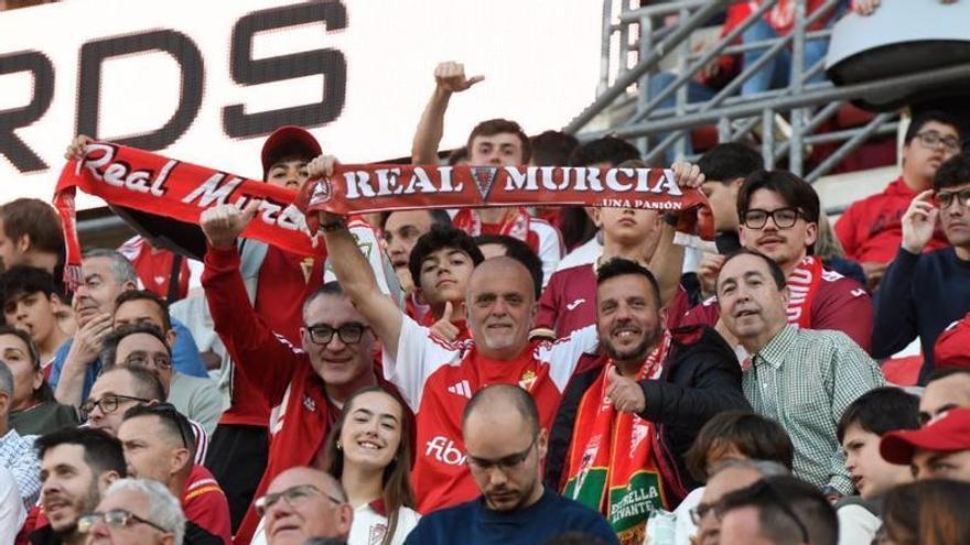 Rebaja en las entradas: Al Real Murcia le gusta jugar con fuego