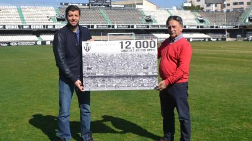 Dealbert y Alfonso Hernández, con el carnet 12.000.