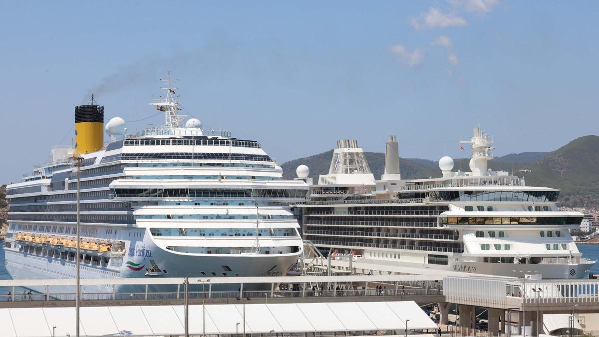 Tres cruceros coinciden en el puerto de Ibiza
