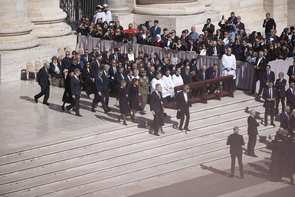 El funeral del papa Francisco en la Plaza de San Pedro del Vaticano, en imágenes