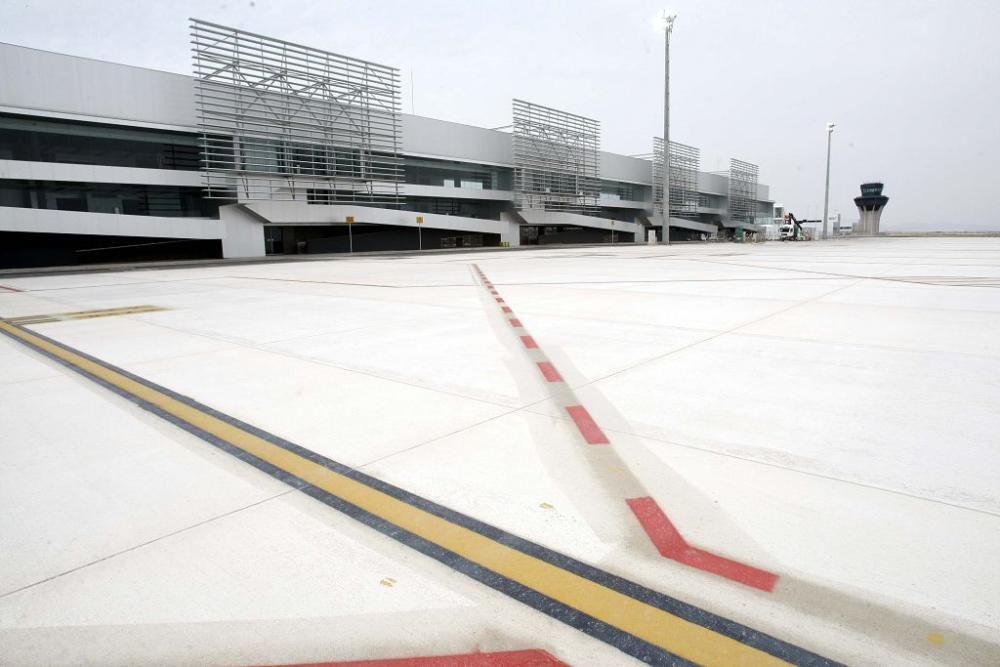 Ruta en imágenes por el aeropuerto de Corvera