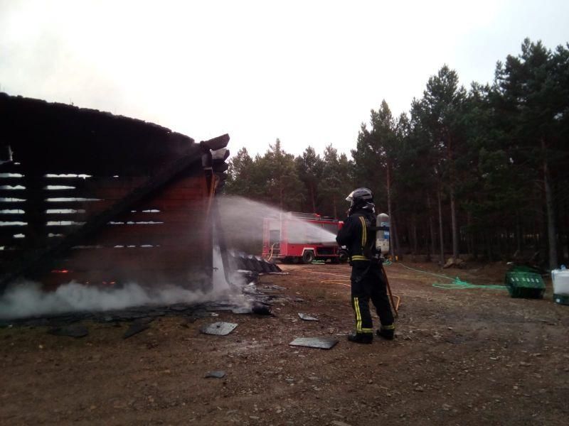 Incendio en el Centro del Lobo de Robledo.