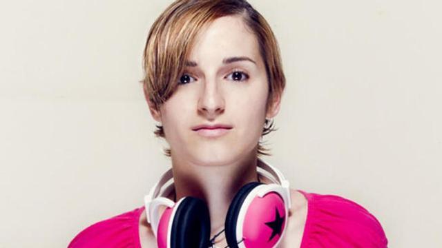 La diseñadora de personas Herbie Cans.
