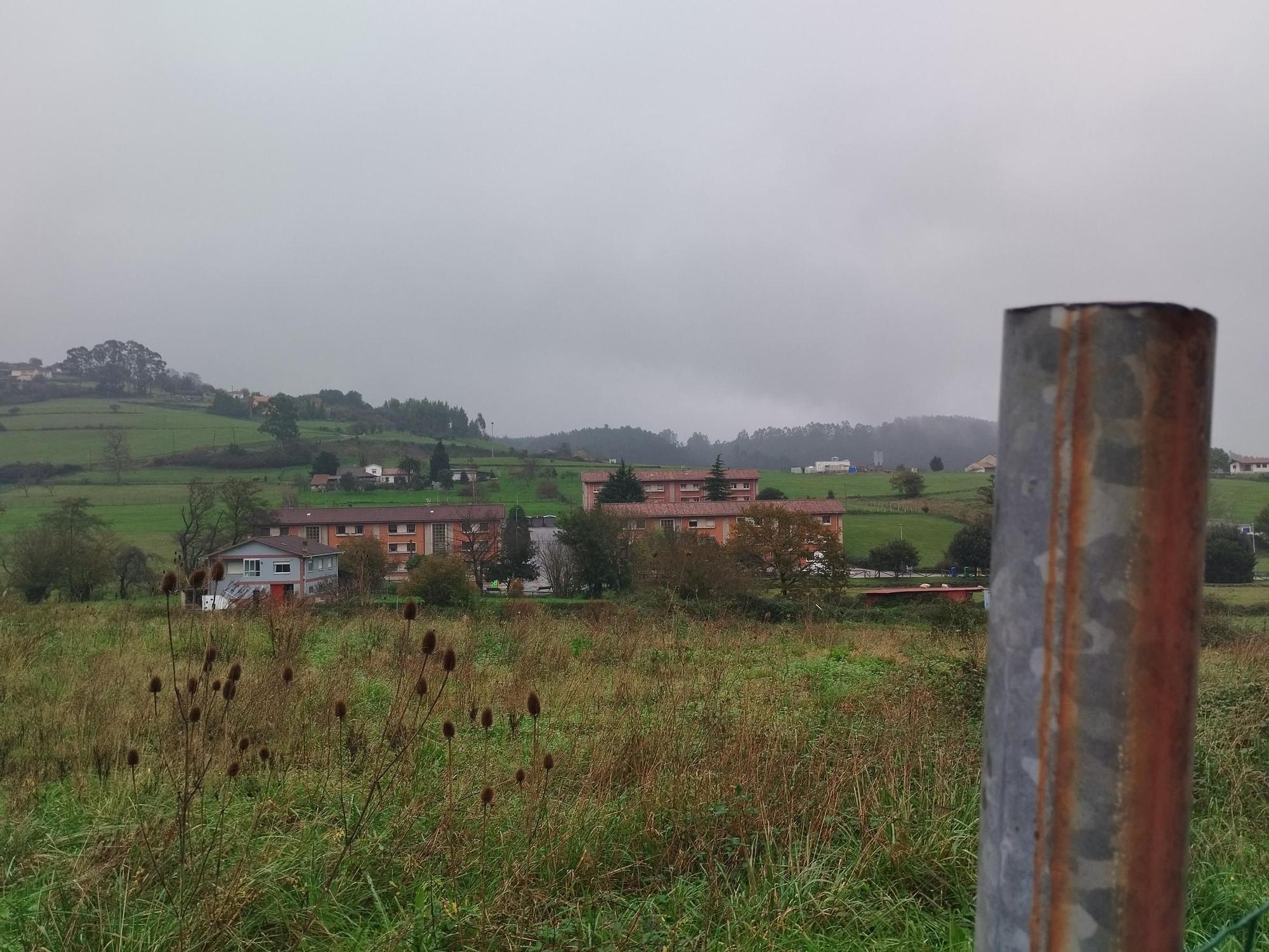 Villardeveyo, tierra ferroviaria y minera que esconde una celosía prerrománica