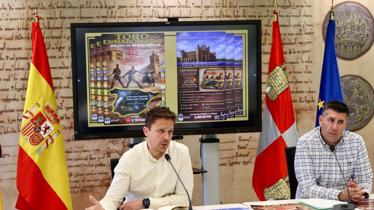 El concejal de Fiestas, Alberto Lorenzo, y el presidente de la Federación Nacional de Toros de Cuerdad, Roberto Fernández, durante la comparecencia.