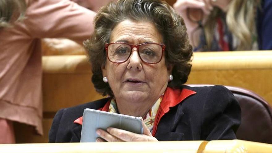 Rita Barberá no ve &quot;motivo alguno&quot; para dejar el Senado