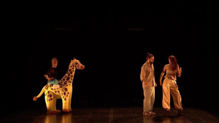 La Subterrànea presenta en el Teatre Rialto 'Les girafes dormen dretes’