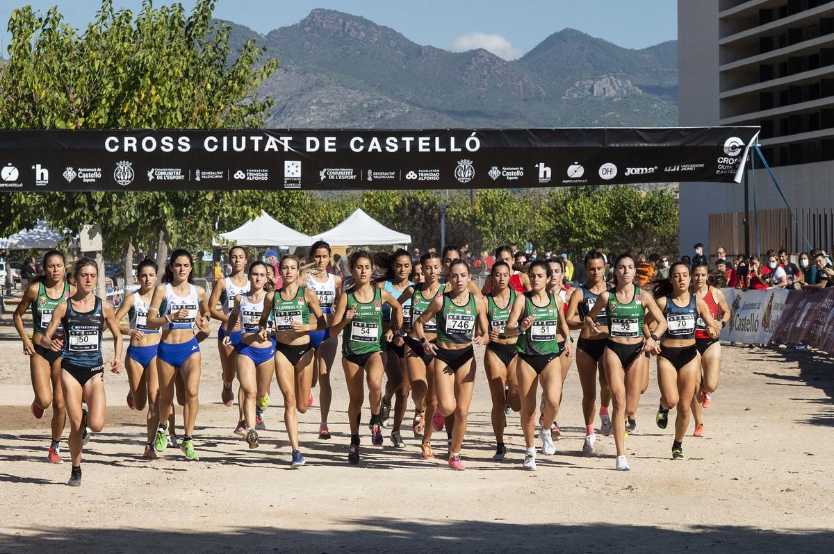 En categoría femenina se vivió una carrera en grupo durante la primera mitad y fue a partir de la tercera vuelta cuando se aumentó el ritmo y Likina Amebaw resultó ser la más en forma de las participantes