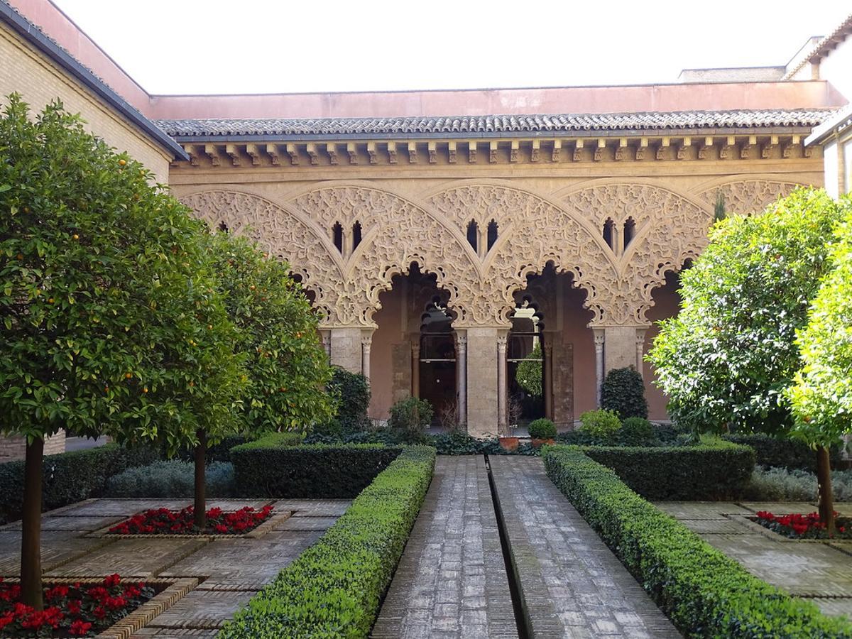 El patio de Santa Isabel de la Aljafería de Zaragoza.