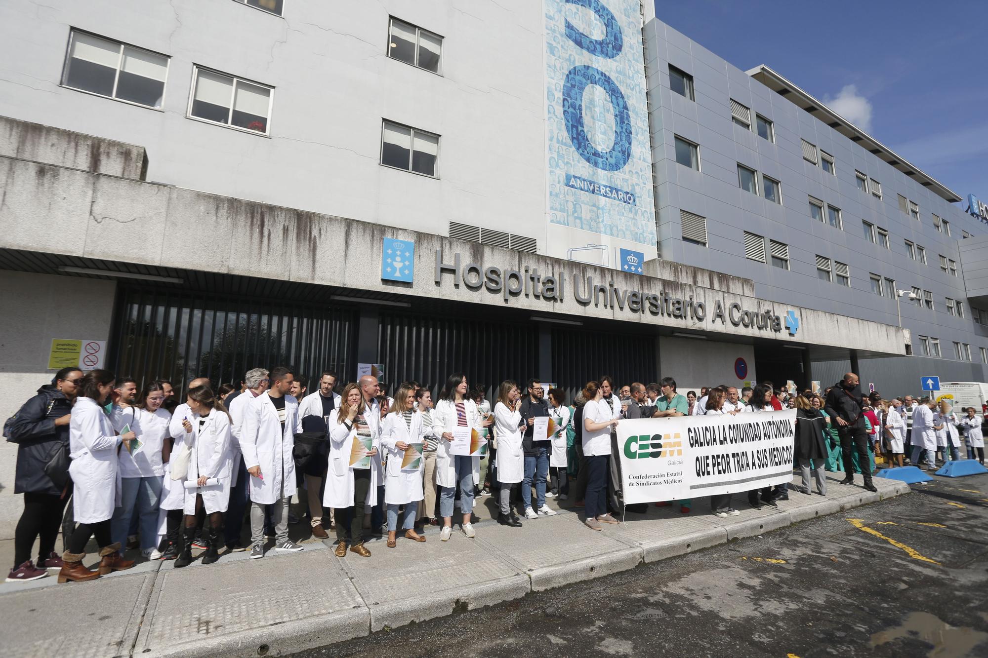 Huelga de médicos en Galicia: 200 facultativos protestan en A Coruña