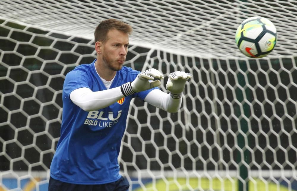 Intenso entrenamiento del Valencia en Évian-les-Bains