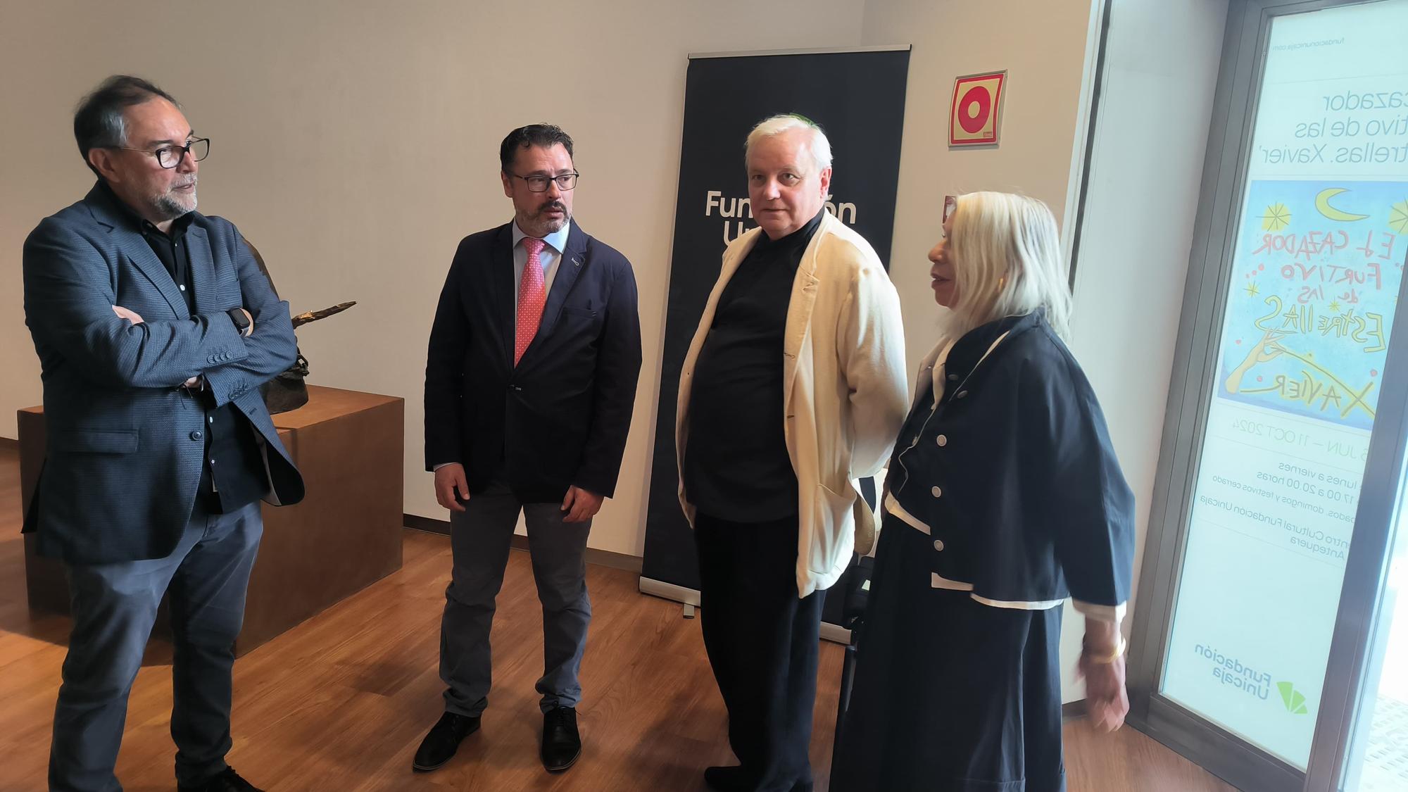 La exposición 'El cazador furtivo de las estrellas' de Xavier en Antequera