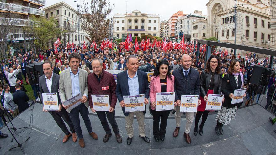 Concentración para reclamar una financiación justa para la provincia de Alicante.