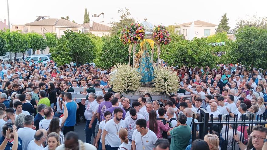 Cabra despide a la Virgen de la Sierra, que regresa al picacho