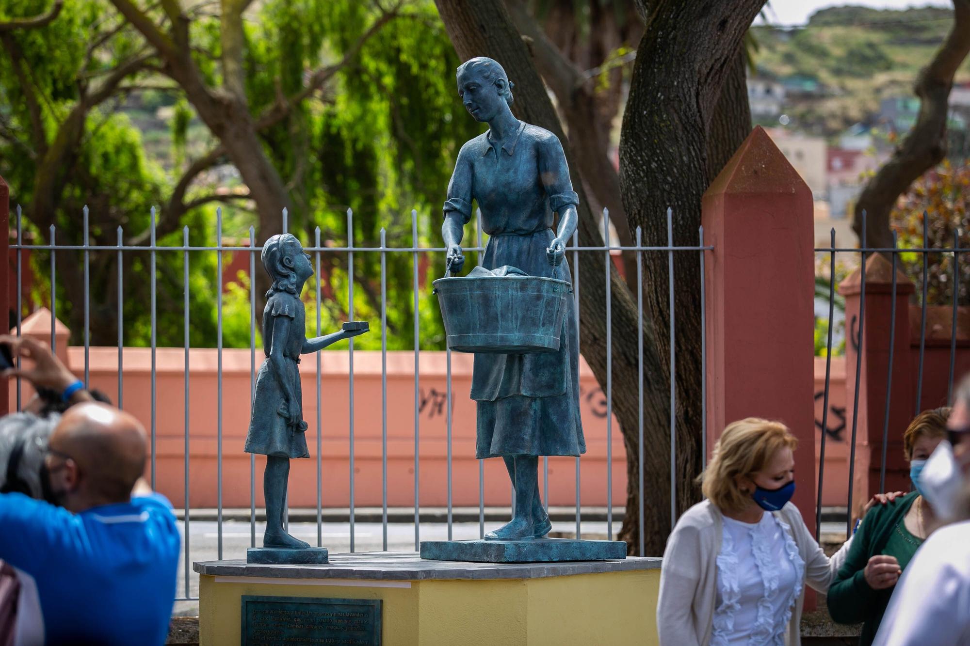 Inauguración de la escultura de La Lavandera