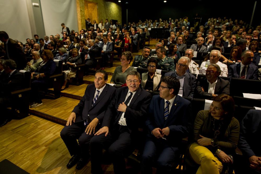 De izquierda a derecha en primera fila: Julio Monreal, director de Levante-EMV; el presidente de la Generalitat, Ximo Puig; Jorge Rodríguez, presidente de la Diputación de Valencia; e Isabel Bonig, presidenta del PPCV.