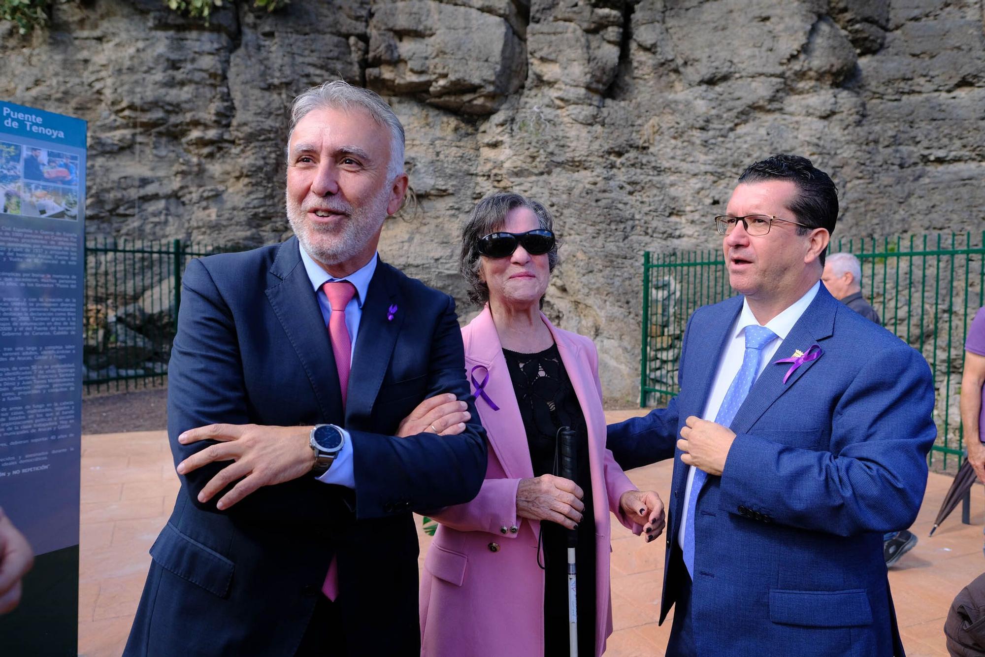 Visita de Ángel Víctor Torres al pozo del olvido en el Barranco de Tenoya