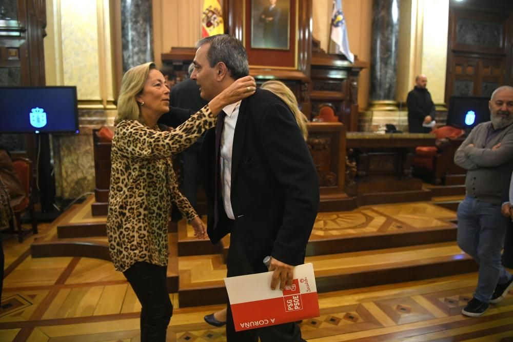 Su dimisión como concejal y portavoz del PSOE se produce un día después de que los militantes proclamaran a Inés Rey candidata a la Alcaldía.