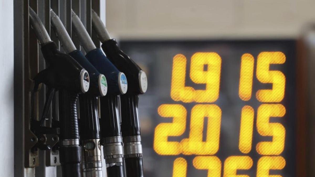 José María Camarero, economista: "No podemos descartar que el precio de los combustibles se acerque a los 2 euros por litro"