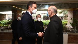 Pedro Sánchez y el presidente de la Conferencia Episcopal Española (CEE), Juan José Omella, el pasado 24 de enero en la sede de la institución religiosa.