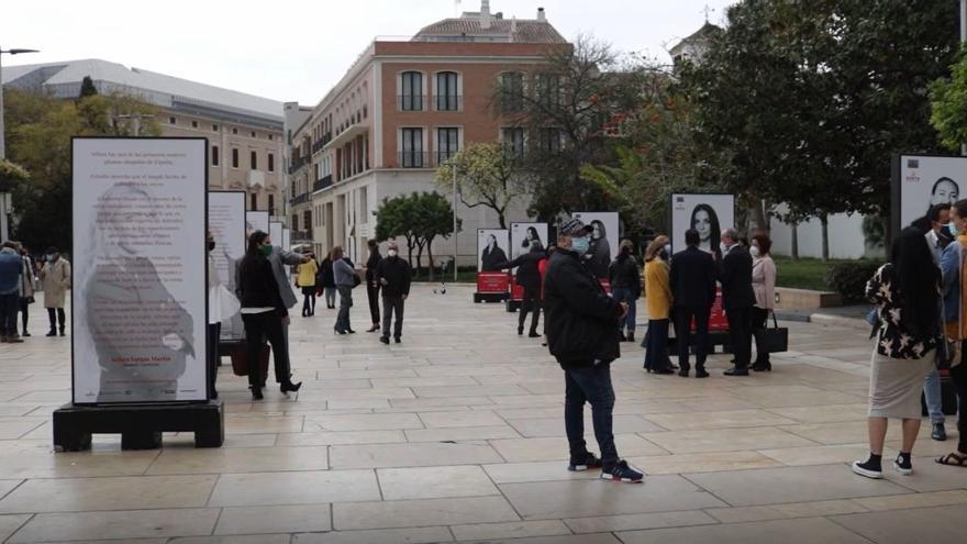 Exposición en la calle Alcazabilla