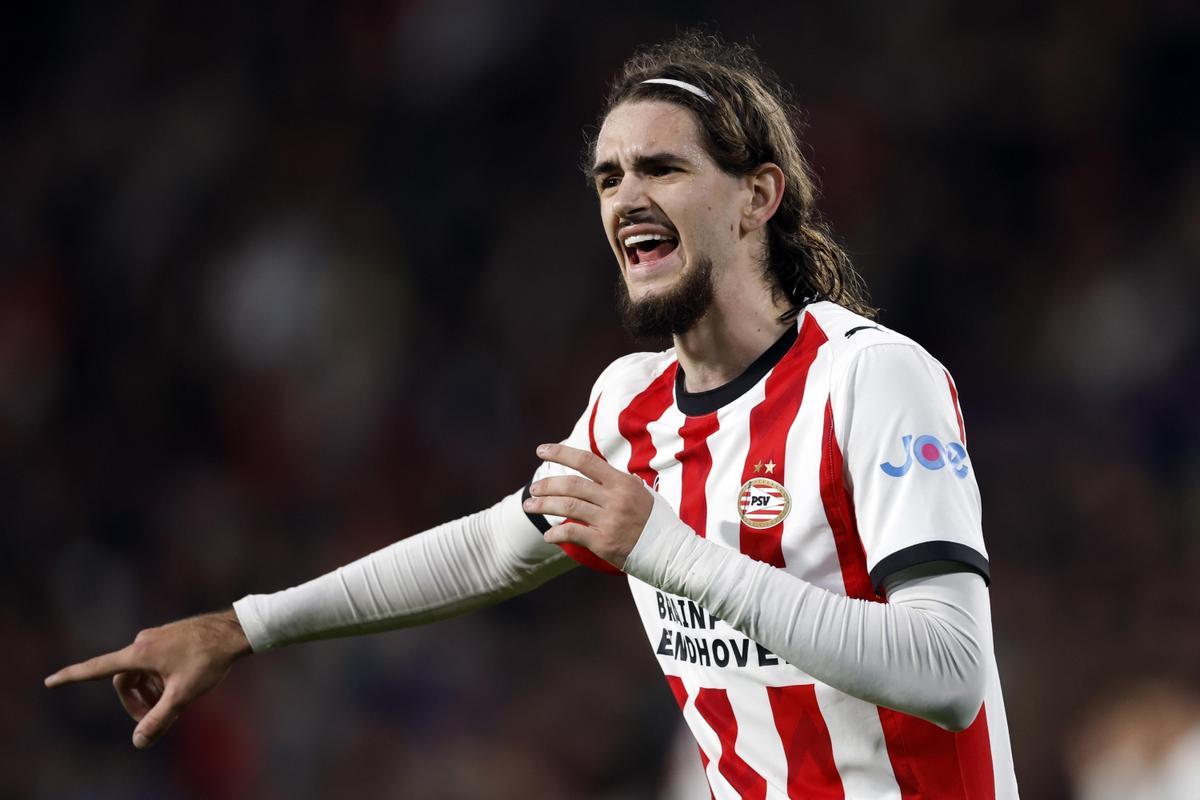 Eindhoven (Netherlands), 09/12/2025.- Yarek Gasiorowski of PSV Eindhoven reacts during the UEFA Champions League match between PSV Eindhoven and Atletico Madrid at the Phillips Stadium in Eindhoven, Netherlands, 09 December 2025. (Liga de Campeones, Países Bajos; Holanda) EFE/EPA/MAURICE VAN STEEN