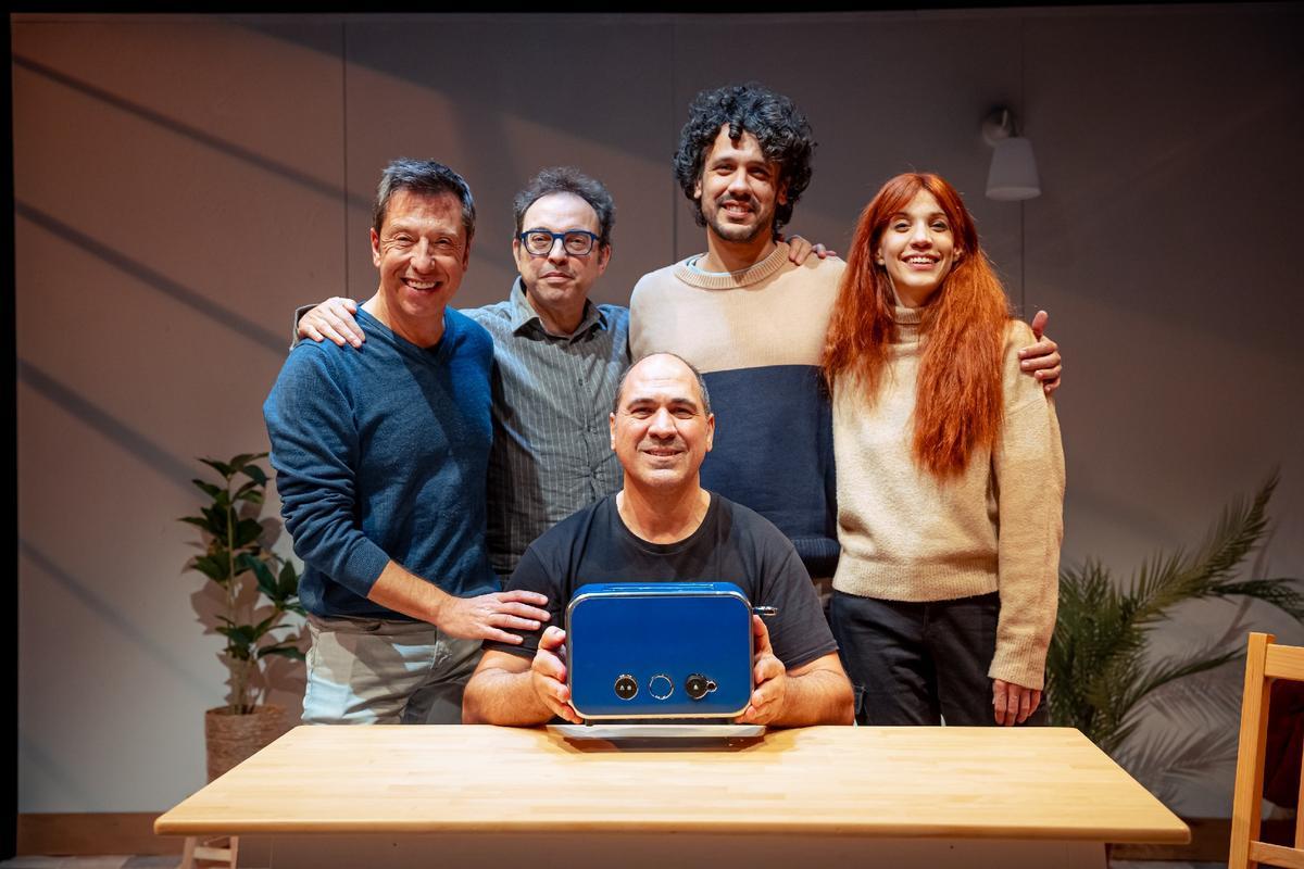 Del Valle, Belbel, Esquius, Pau i, assegut, Godino amb la torradora