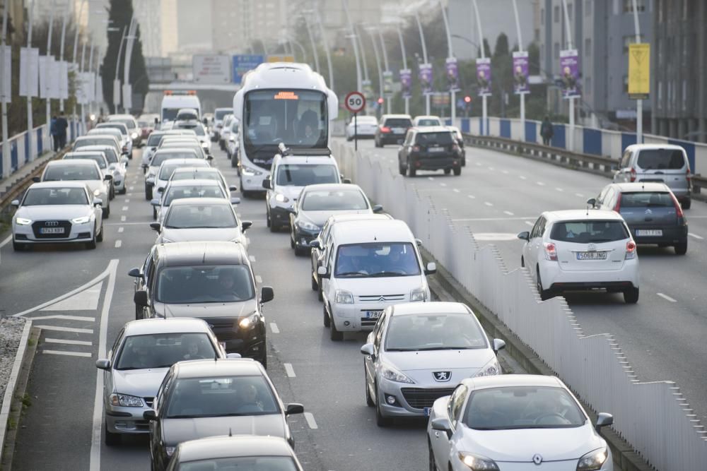 Atascos tras el bloqueo del túnel de María Pita