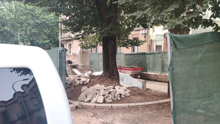 La tanca del Casino de Manresa passarà de ser de pedra a metàl·lica i semicircular per respectar un arbre