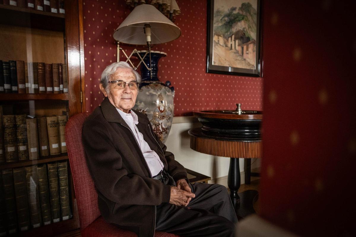 Antonio Salgado, autor del libro 'La prehistoria del alumbrado y de la electricidad en Canarias'