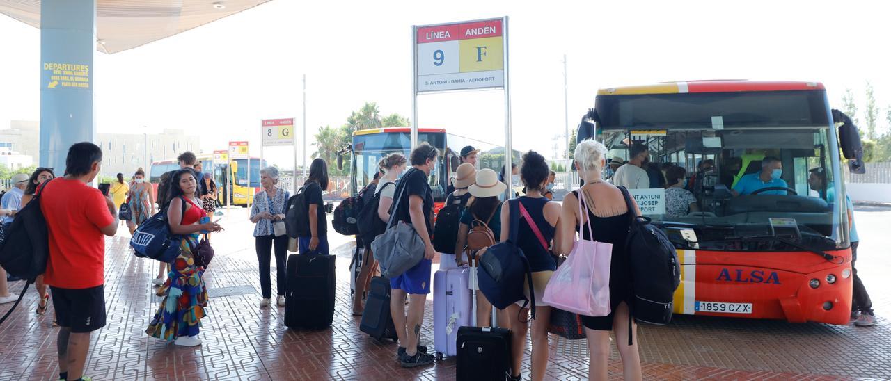 Parada de autobuses en Sant Antoni.