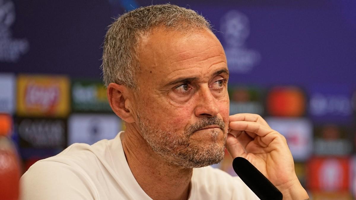 PSG's head coach Luis Enrique gives a press conference ahead of the Champions League opening phase soccer match between Bayer Leverkusen and Paris Saint-Germain in Leverkusen, Germany, Monday, Oct. 20, 2025. (AP Photo/Martin Meissner)