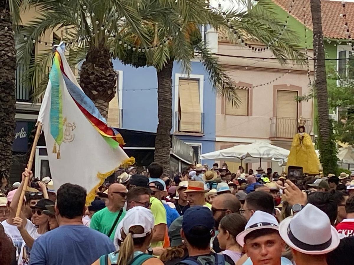 Miles de aspenses acompañan a la Virgen de las Nieves en la histórica romería de la Traída desde Hondón de las Nieves