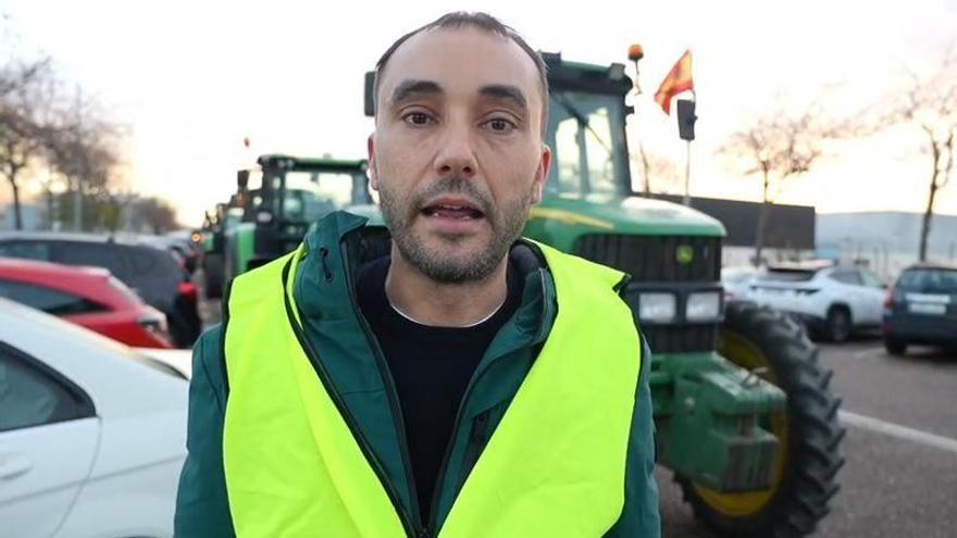 Fernando Miranda, de UPA-UCE, desde la tractorada de este viernes en Badajoz.
