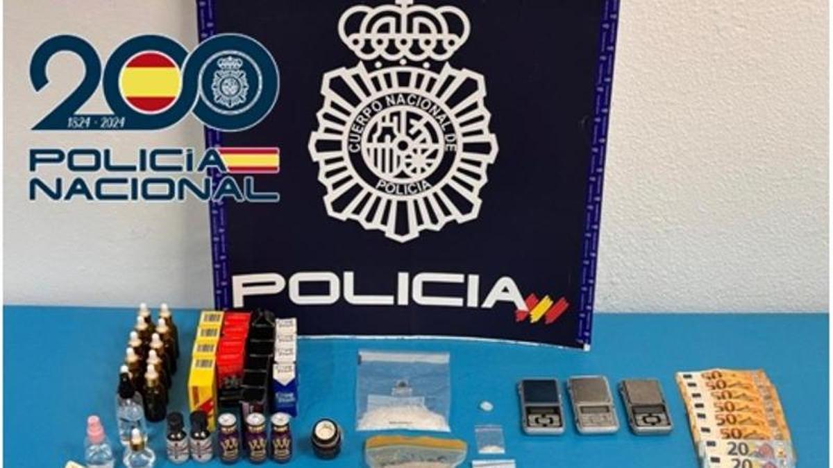 La Policía Nacional desmantela un punto de venta de drogas oculto tras un centro de masajes