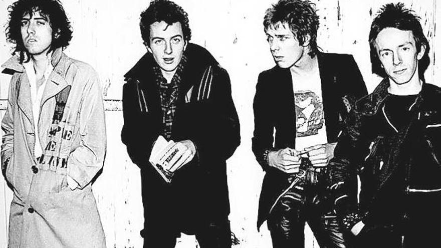 De izquierda a derecha, Mick Jones, Joe Strummer, Paul Simonon y Topper Headon, en 1978. (