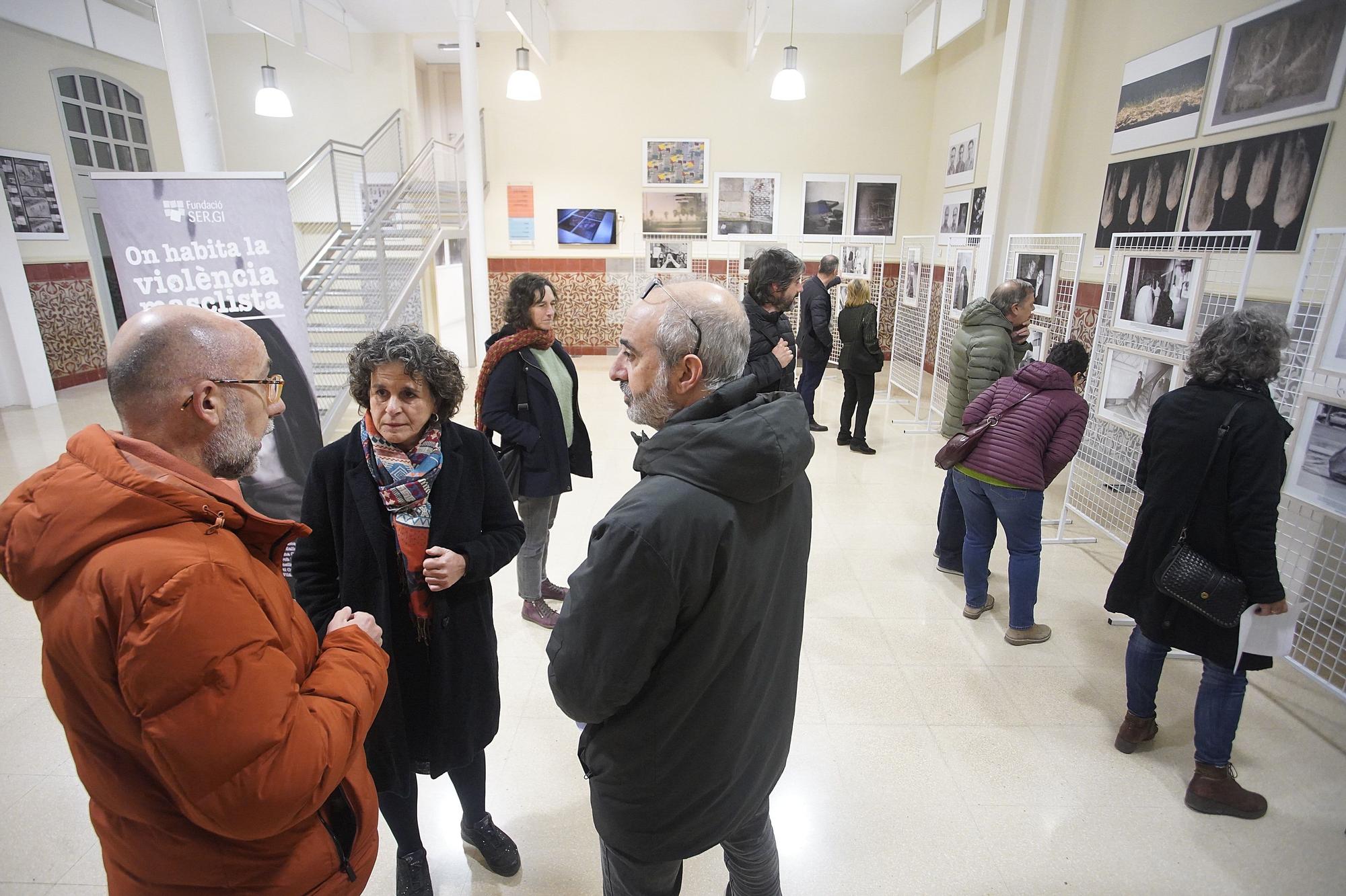 Salt inaugura una exposició contra la violència masclista