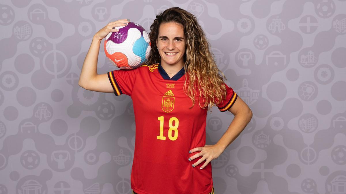 Entrevista a Tere Abelleira, jugadora gallega con la equipación de la selección española.