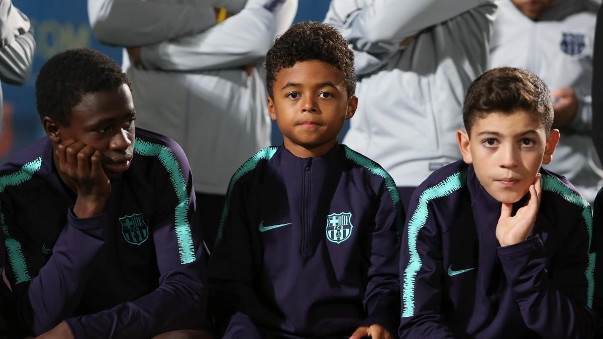 Shane Kluivert con Landry y Ávila en la presentación del Alevín A