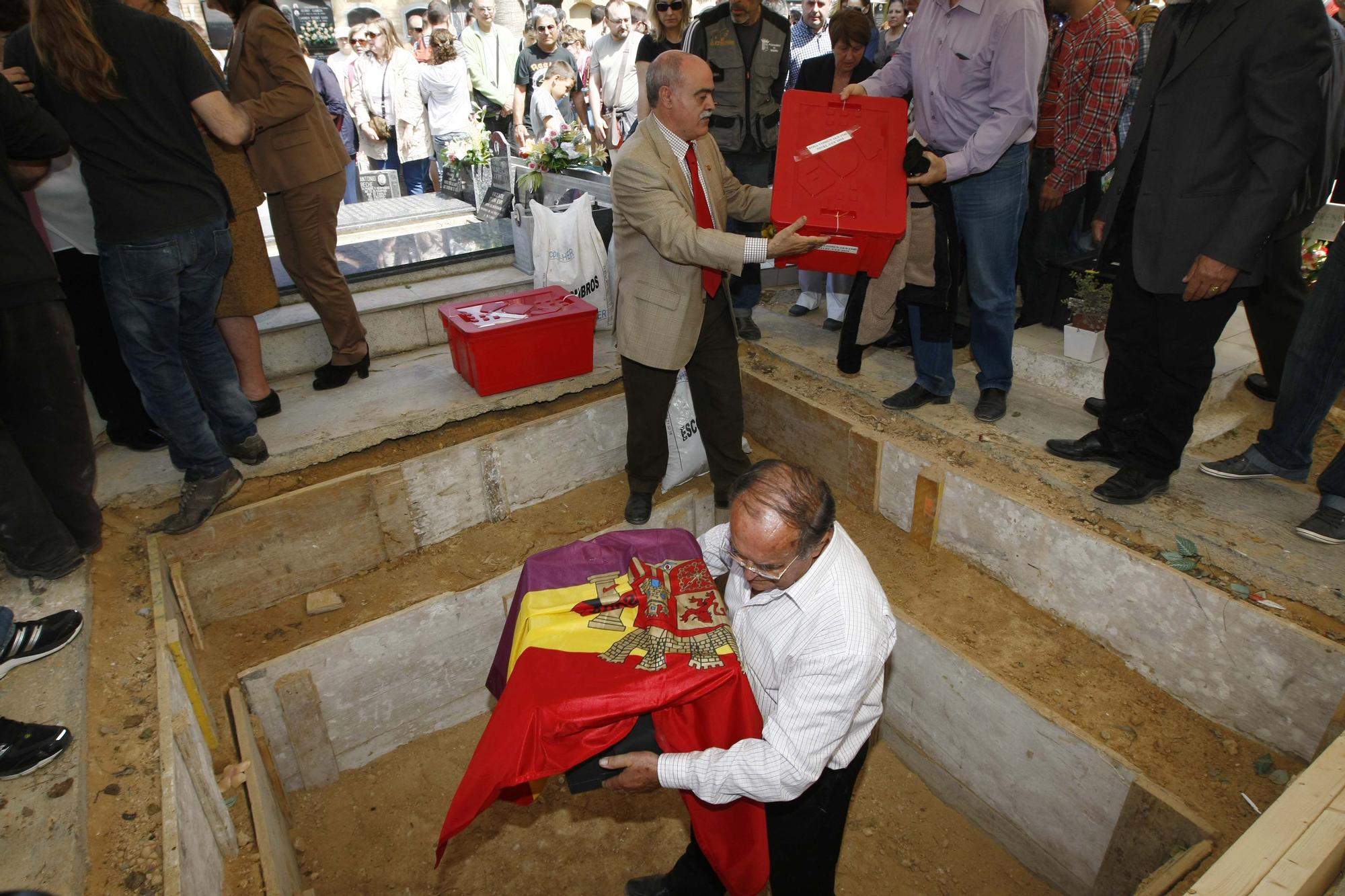 ENTIERRO DE JOSE CELDA EN EL CEMENTERIO DE MASSALFASAR FUE FUSILADO EN MASSAMAGRELL E IDENTIFICADO EN LA FOSA COMUN DE PATERNA. (2).jpg