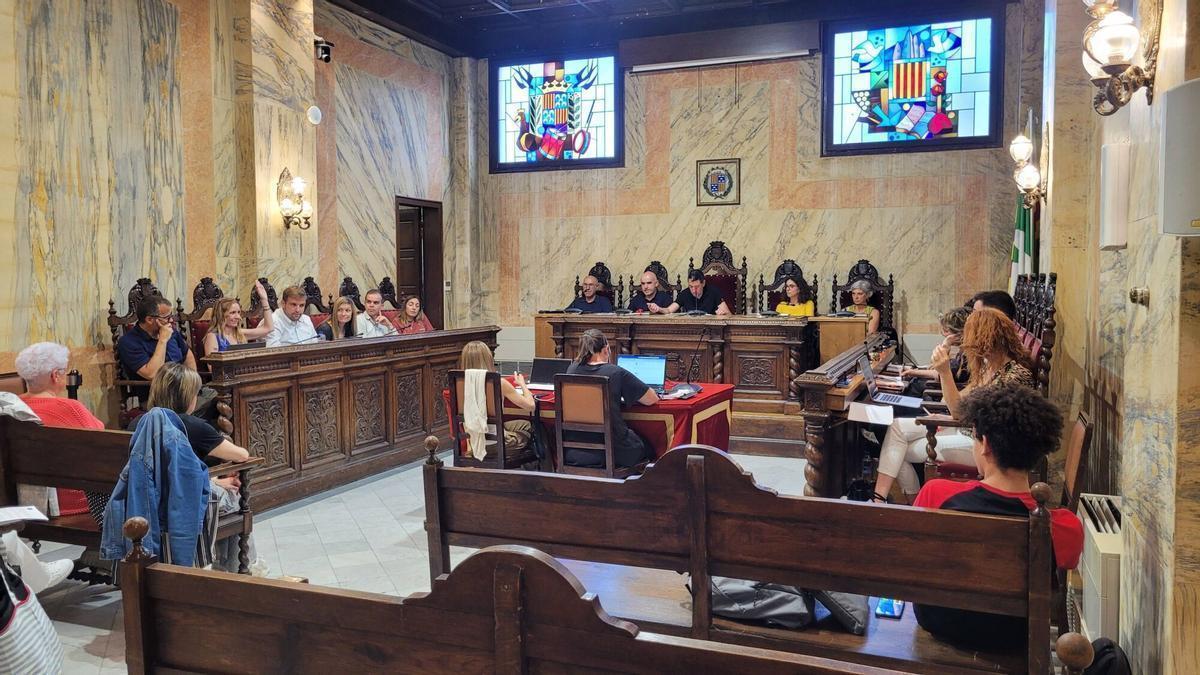 El moment de la votació a favor de la moció